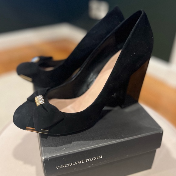 Vince Camuto Black Verona Suede and Patent Heels - Picture 6 of 6